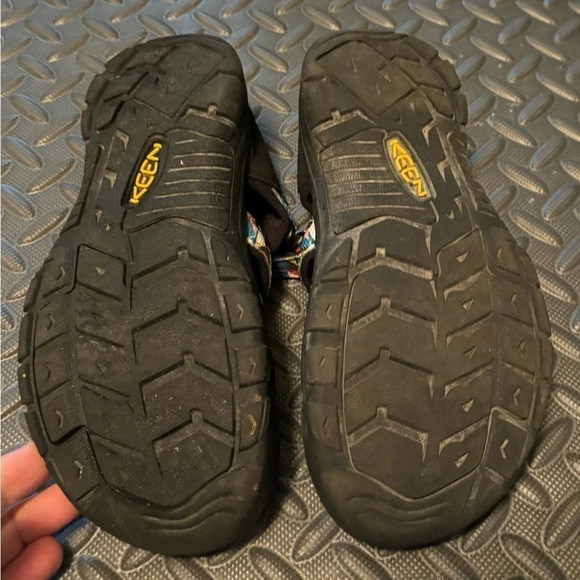 Keen Newport H2 black‎ multi-color waterproof Velcro and cinch closure Sz4 - Picture 9 of 9